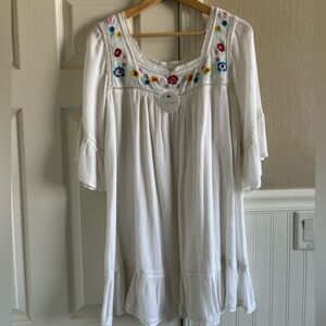 En Crème NWT Gorgeous Floral Embroidered Dress Sz. L